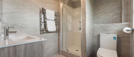 Family Triple Room, Balcony | Bathroom