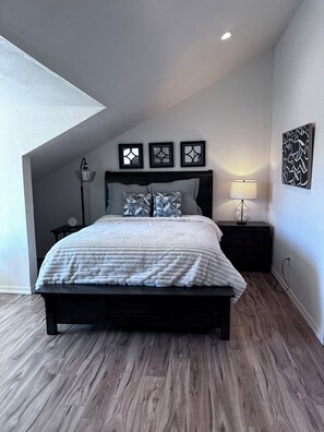 Room - Charming 2-bedroom cottage with WiFi, AC in lovely Jacksonville (Jacksonville)