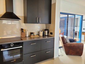 Micro-ondes, four, plaque de cuisson, lave-vaisselle