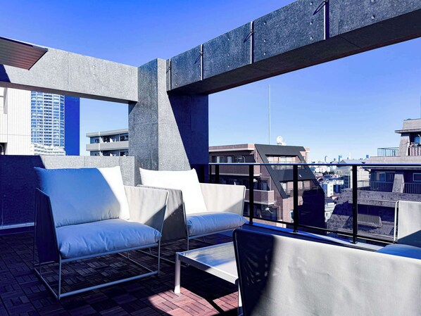 المنطقة المحيطة بالمنشأة