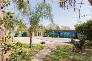 Outdoor pool - Kwena Cottage  (Molepolole)