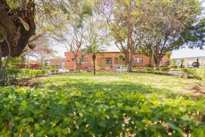 Exterior - Kwena Cottage (Molepolole)