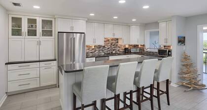 Gorgeous Spanish Cay Residence, Steps to Beach