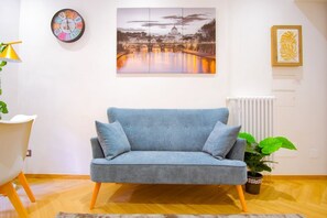 Smart TV, libros, biblioteca musical y estéreo 