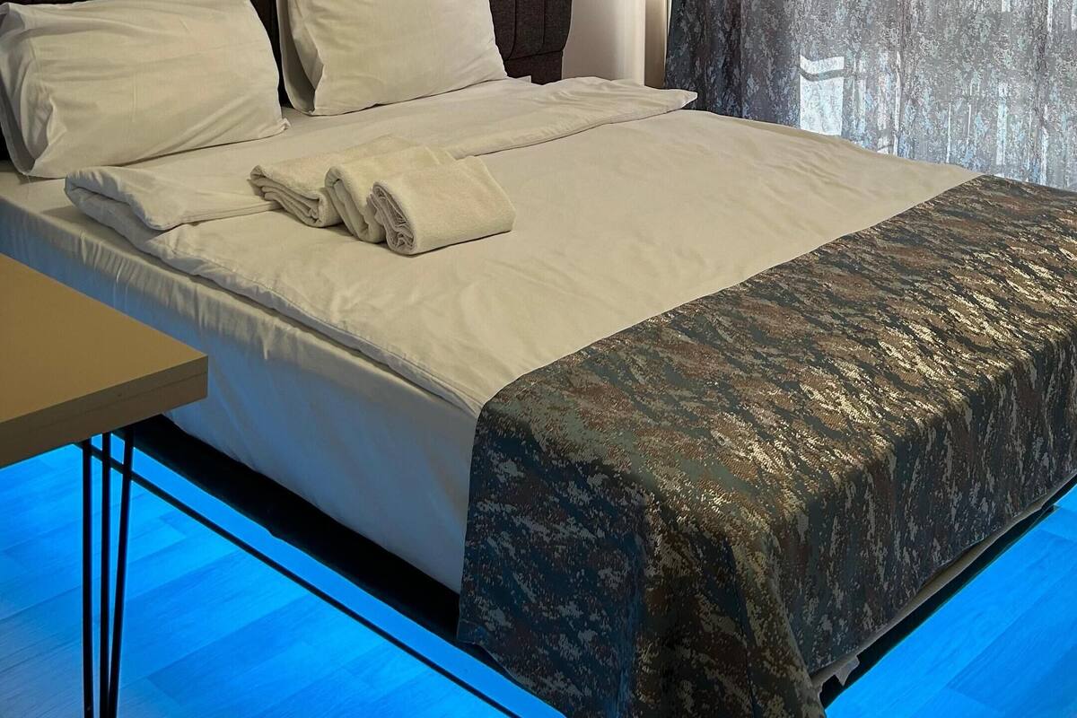 Blackout drapes, WiFi (free)