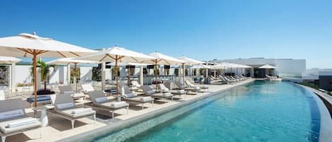 Piscina all'aperto, una piscina riscaldata