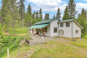 Exterior - Rustic & Modern Home w/ Forest Views in Newport! (Newport)