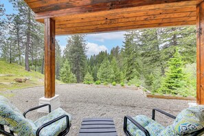 Terrace/patio - Rustic & Modern Home w/ Forest Views in Newport! (Newport)