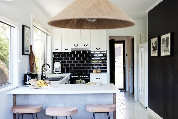 Fridge, oven, stovetop, dishwasher