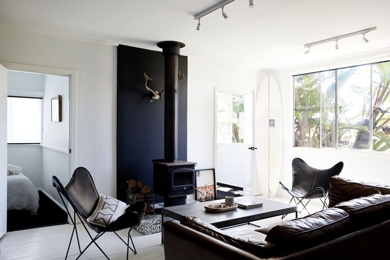 Fernseher, Kamin, Tischtennisplatte, Stereoanlage