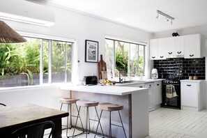 Fridge, oven, stovetop, dishwasher