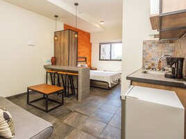 Loft conforto, 1 cama de casal | Cortinas blackout, ferros/tábuas de passar roupa, Wi-Fi de cortesia