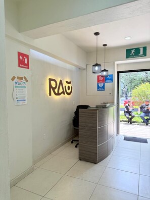 Quầy tiếp tân