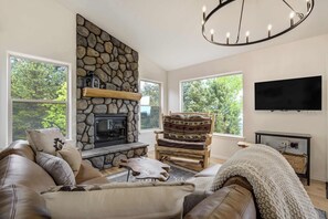 Télévision, cheminée