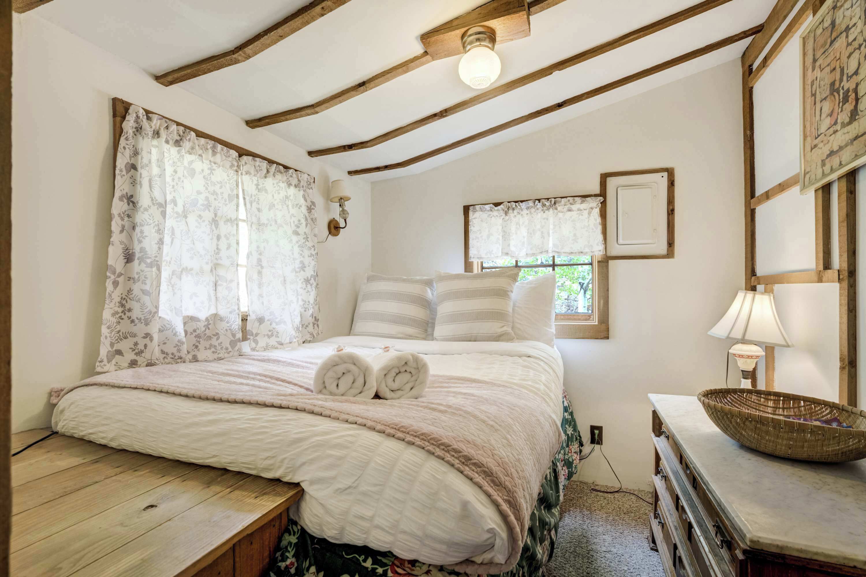 6 bedrooms, iron/ironing board, travel crib, WiFi