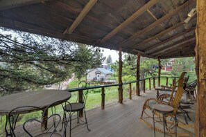 Outdoor dining - Fallsview Cabin! Rustic Forest Escape w/ Rock Wall (Green Mountain Falls)