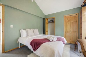 6 bedrooms, iron/ironing board, travel crib, WiFi