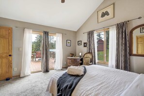 6 bedrooms, iron/ironing board, travel cot, WiFi - Fallsview Cabin! Rustic Forest Escape w/ Rock Wall (Green Mountain Falls)