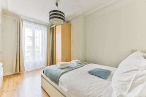 1 chambre, fer et planche à repasser, lit parapluie, Wi-Fi