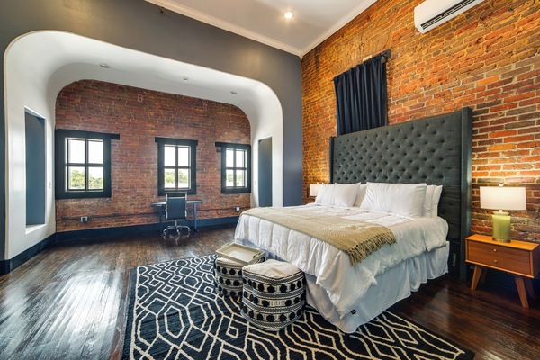 Marshall Vacation Rental | Studio | 1BA | 750 Sq Ft | Stairs Required