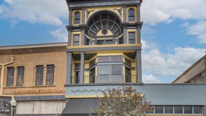 Point of interest - Historic Downtown Marshall: Efficient Studio Space (Marshall)