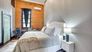 Iron/ironing board, internet, bed sheets