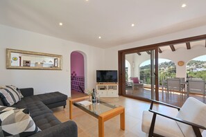 TV, table tennis - Ines Isabel - Javea, Costa Blanca (Javea)