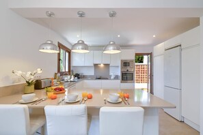 Fridge, microwave, oven, stovetop - Ines Isabel - Javea, Costa Blanca (Javea)