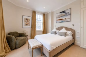 9 chambres, fer et planche à repasser, lit de bébé portatif, Wi-Fi