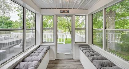 Lakefront Getaway w/ Private Dock in Colon!