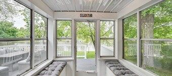 Lakefront Getaway w/ Private Dock in Colon!