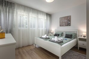 Familjelägenhet - flera sovrum (City Apartment Nurli near beach) | 1 sovrum, gratis wi-fi och sängkläder