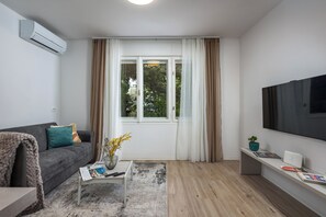 Familienapartment, Mehrere Schlafzimmer (City Apartment Nurli near beach) | Wohnbereich