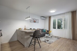Family Apartment, 1 Bedroom (City Apartment Nurli near beach) | Living room