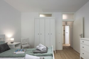 Family Apartment, 1 Bedroom (City Apartment Nurli near beach)