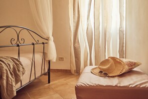 Appartamento Standard, balcone, vista città | Con arredamento individuale, tende oscuranti