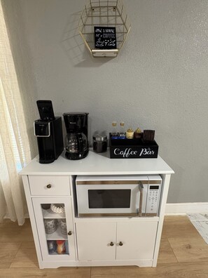 Interior - Cozy 2BR Retreat 5 Min to Ft.Hood King Suite (Killeen)