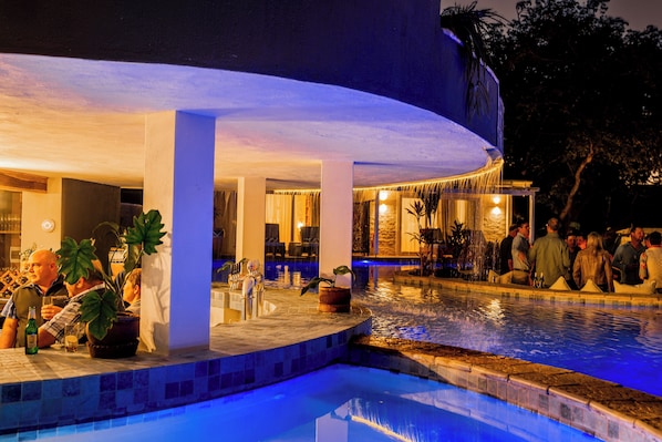 Bar im Pool