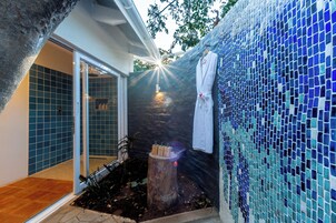 Deluxe Double Room, Pool View | Bathroom | Free toiletries, hair dryer, towels, soap