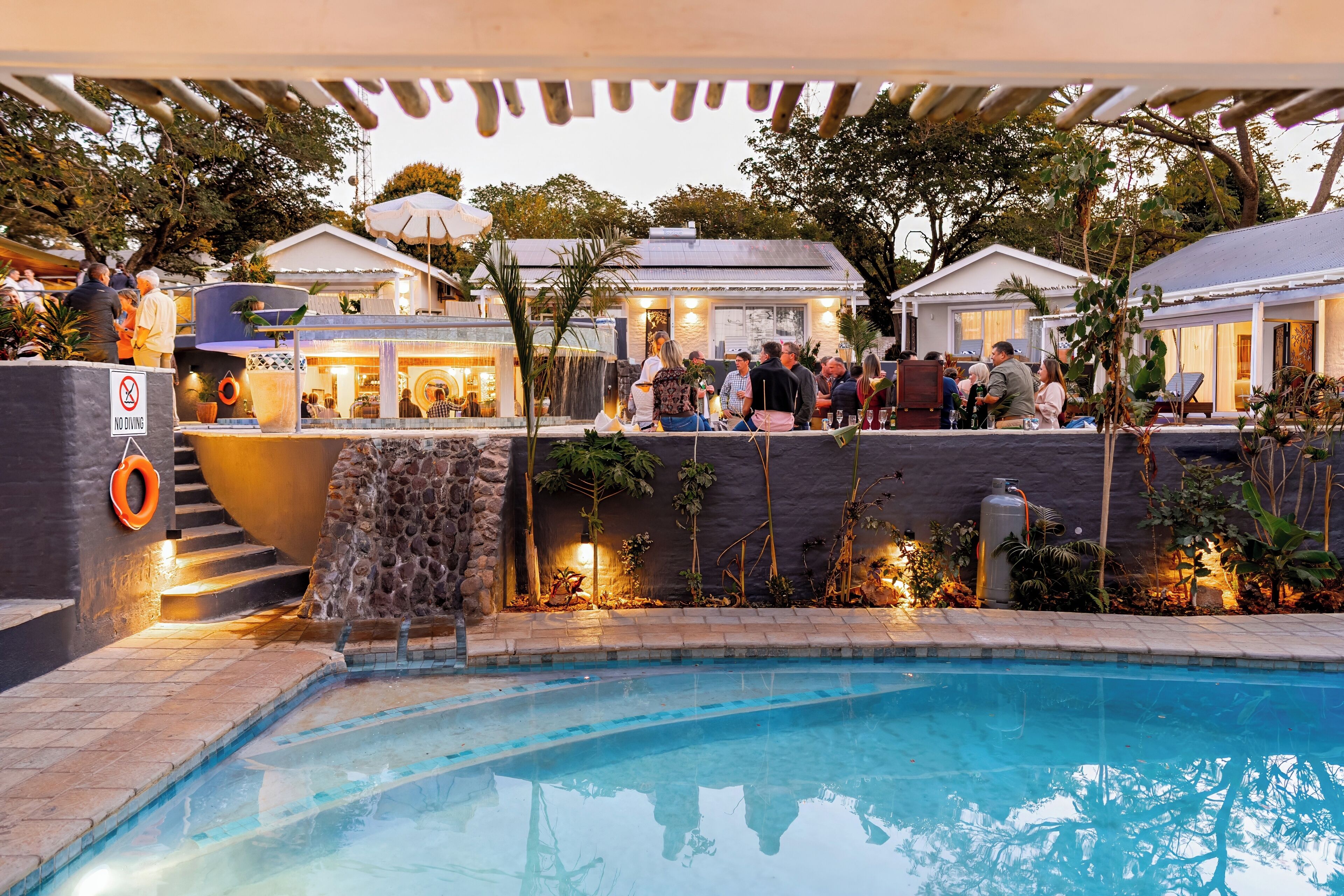 7 outdoor pools, free cabanas, sun loungers