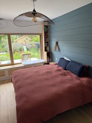 4 habitaciones, tabla de planchar con plancha, wifi y ropa de cama 
