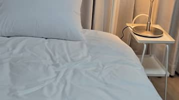 5 bedrooms, iron/ironing board, WiFi, bed sheets