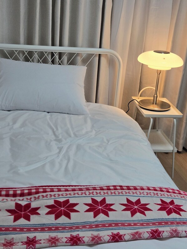 5 chambres, fer et planche à repasser, Wi-Fi, draps fournis