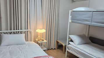5 bedrooms, iron/ironing board, WiFi, bed sheets
