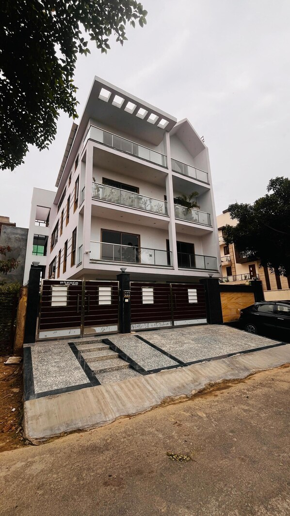 Exterior - Hotel white House  (Noida)