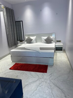 Deluxe Double Room | Desk, laptop workspace, soundproofing, iron/ironing board - Hotel white House  (Noida)