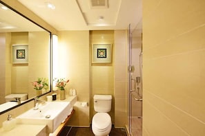 Family Room | Bathroom | Free toiletries, hair dryer, slippers, towels