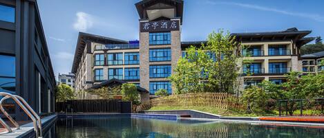 Fachada da propriedade