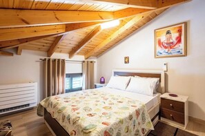 3 bedrooms, in-room safe, iron/ironing board, travel crib