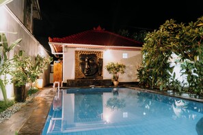 Outdoor pool - The Ganesha Heritage Villa - A Sanctuary of Culture, Peace & Style (Bali)